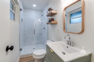 Tile and Paint Choices for Bathrooms